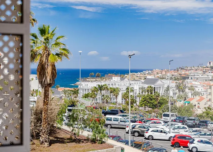 Costa Adeje, 2 Bedrooms Appartement *